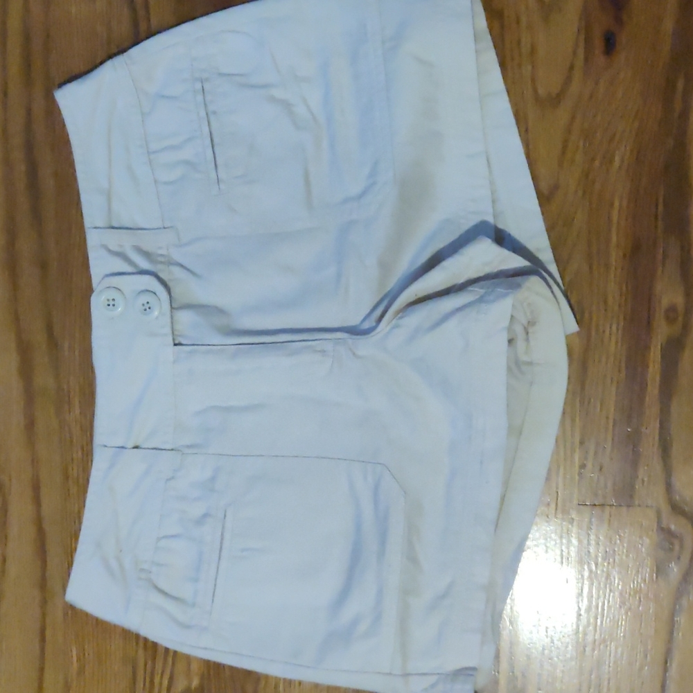 B Moss ecru shorts